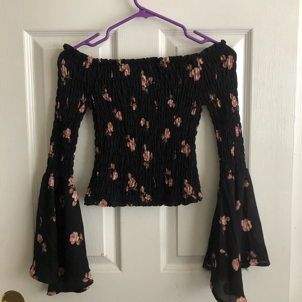 (3) BRAND NEW Crop/Ridged Tops !!